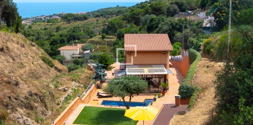 Villa de 3 dormitorios en venta en Teia, Barcelona, Cataluña, Spain № 8744