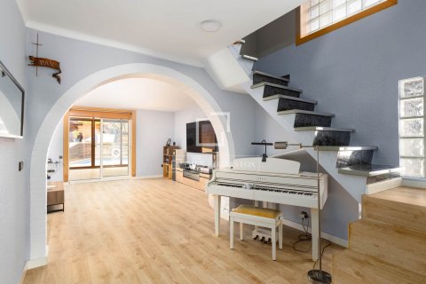 Villa de 3 dormitorios en venta en Teia, Barcelona, Cataluña, Spain № 8744 - foto 7