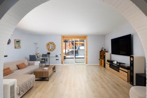 Villa de 3 dormitorios en venta en Teia, Barcelona, Cataluña, Spain № 8744 - foto 9