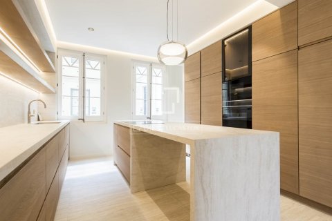 Купить квартиру в Барселона, Испания с 3 спальни, 194м², № 8745 - фото 12