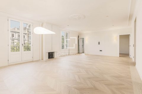 3 bedrooms apartment for sale in Barcelona, Catalonia, Spain № 8745