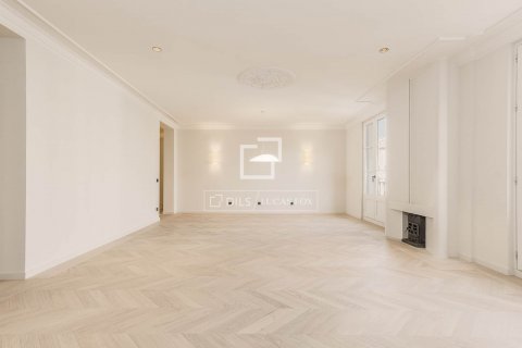 Купить квартиру в Барселона, Испания с 3 спальни, 194м², № 8745 - фото 8