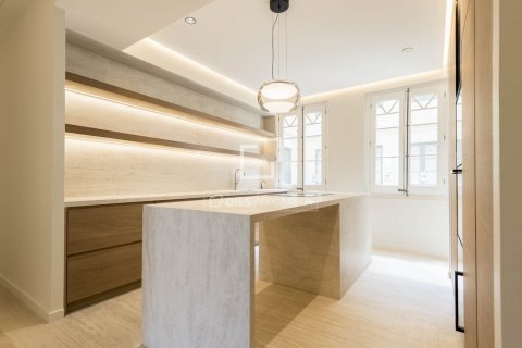 Купить квартиру в Барселона, Испания с 3 спальни, 194м², № 8745 - фото 13