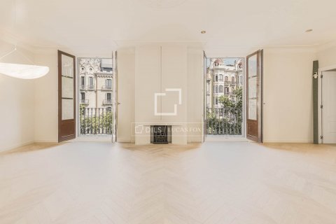 Купить квартиру в Барселона, Испания с 3 спальни, 194м², № 8745 - фото 4