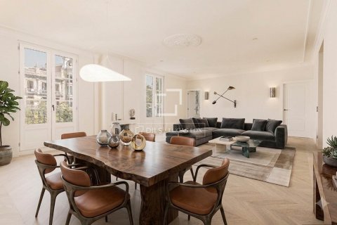 Купить квартиру в Барселона, Испания с 3 спальни, 194м², № 8745 - фото 2