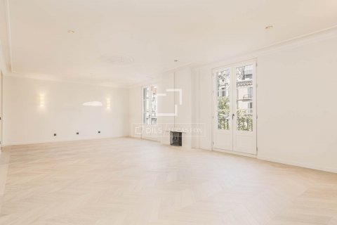 Купить квартиру в Барселона, Испания с 3 спальни, 194м², № 8745 - фото 6