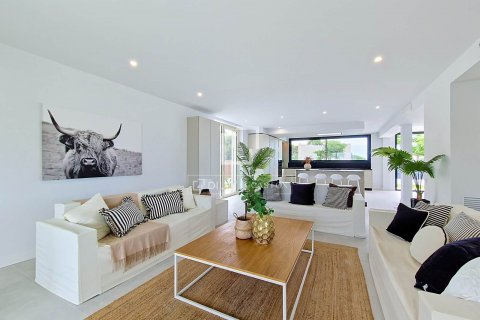Villa de 4 dormitorios en venta en Vilanova i la Geltrú, Barcelona, Cataluña, Spain № 8749 - foto 12