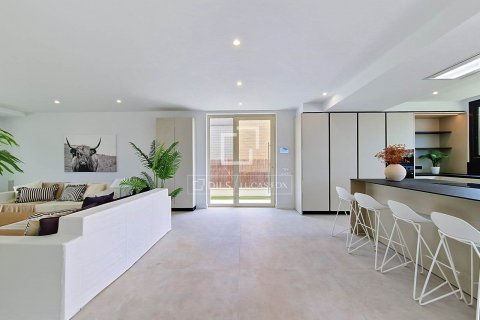 Villa de 4 dormitorios en venta en Vilanova i la Geltrú, Barcelona, Cataluña, Spain № 8749 - foto 4