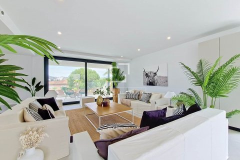 Villa de 4 dormitorios en venta en Vilanova i la Geltrú, Barcelona, Cataluña, Spain № 8749 - foto 5