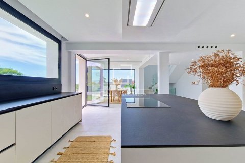 Villa de 4 dormitorios en venta en Vilanova i la Geltrú, Barcelona, Cataluña, Spain № 8749 - foto 25