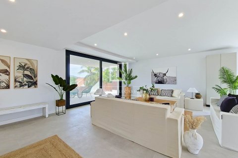 Villa de 4 dormitorios en venta en Vilanova i la Geltrú, Barcelona, Cataluña, Spain № 8749 - foto 9