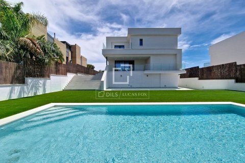 Villa de 4 dormitorios en venta en Vilanova i la Geltrú, Barcelona, Cataluña, Spain № 8749 - foto 3