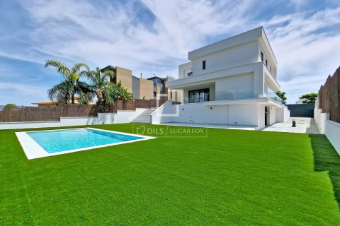 Villa de 4 dormitorios en venta en Vilanova i la Geltrú, Barcelona, Cataluña, Spain № 8749 - foto 2
