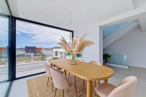 Villa de 4 dormitorios en venta en Vilanova i la Geltrú, Barcelona, Cataluña, Spain № 8749 - foto 29