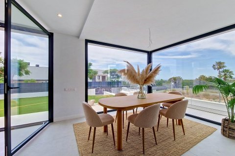 Villa de 4 dormitorios en venta en Vilanova i la Geltrú, Barcelona, Cataluña, Spain № 8749 - foto 30