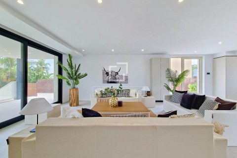 Villa de 4 dormitorios en venta en Vilanova i la Geltrú, Barcelona, Cataluña, Spain № 8749 - foto 7