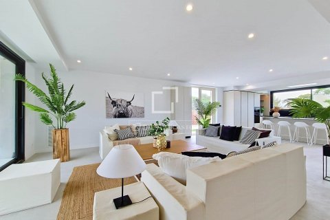 Villa de 4 dormitorios en venta en Vilanova i la Geltrú, Barcelona, Cataluña, Spain № 8749 - foto 10