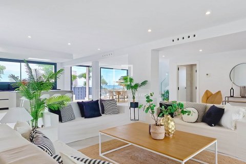 Villa de 4 dormitorios en venta en Vilanova i la Geltrú, Barcelona, Cataluña, Spain № 8749 - foto 19