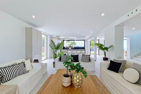 Villa de 4 dormitorios en venta en Vilanova i la Geltrú, Barcelona, Cataluña, Spain № 8749 - foto 14