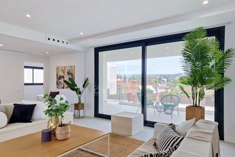 Villa de 4 dormitorios en venta en Vilanova i la Geltrú, Barcelona, Cataluña, Spain № 8749 - foto 18