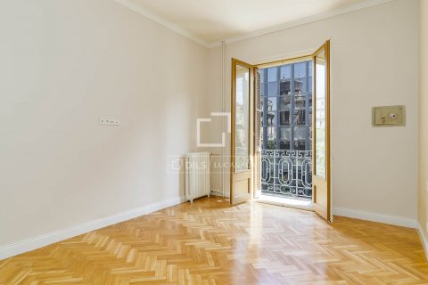 Apartamento de 4 dormitorios en venta en Barcelona, Cataluña, Spain № 8747 - foto 27