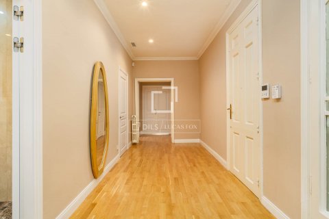 Apartamento de 4 dormitorios en venta en Barcelona, Cataluña, Spain № 8747 - foto 17