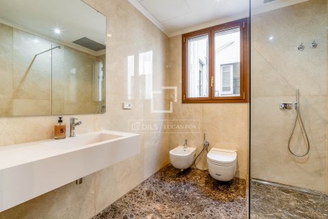 Apartamento de 4 dormitorios en venta en Barcelona, Cataluña, Spain № 8747 - foto 20