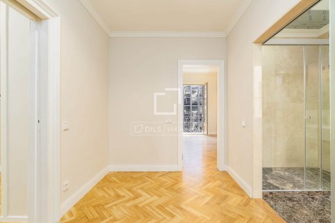 Apartamento de 4 dormitorios en venta en Barcelona, Cataluña, Spain № 8747 - foto 23