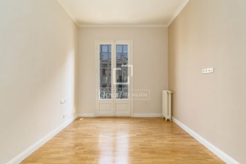 Apartamento de 4 dormitorios en venta en Barcelona, Cataluña, Spain № 8747 - foto 28