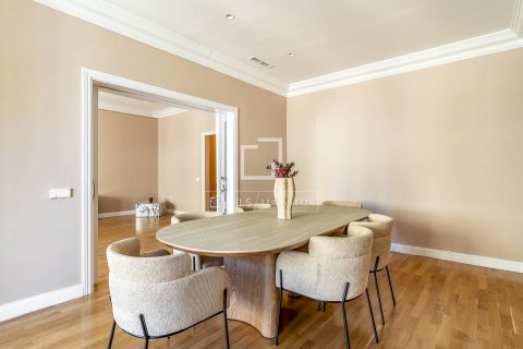 Apartamento de 4 dormitorios en venta en Barcelona, Cataluña, Spain № 8747 - foto 6
