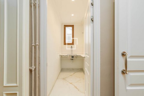 Apartamento de 4 dormitorios en venta en Barcelona, Cataluña, Spain № 8747 - foto 16