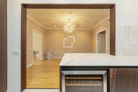 Apartamento de 4 dormitorios en venta en Barcelona, Cataluña, Spain № 8747 - foto 7