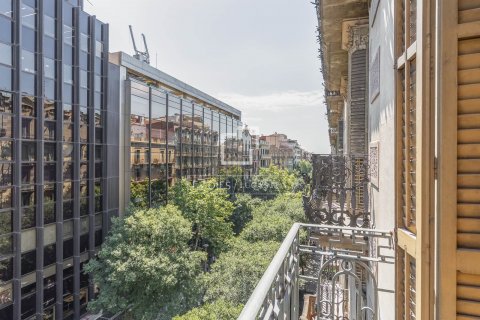 Apartamento de 4 dormitorios en venta en Barcelona, Cataluña, Spain № 8747 - foto 24
