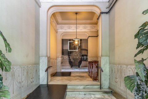 Apartamento de 4 dormitorios en venta en Barcelona, Cataluña, Spain № 8747 - foto 14