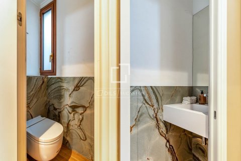 Apartamento de 4 dormitorios en venta en Barcelona, Cataluña, Spain № 8747 - foto 13