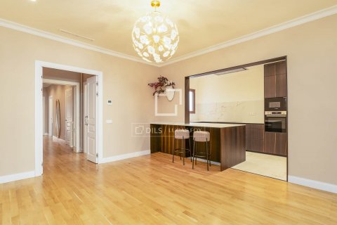 Apartamento de 4 dormitorios en venta en Barcelona, Cataluña, Spain № 8747 - foto 10