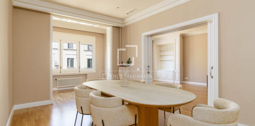 Apartamento de 4 dormitorios en venta en Barcelona, Cataluña, Spain № 8747