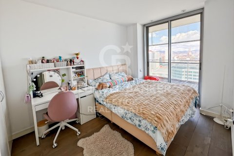Apartamento de 3 dormitorios en venta en Barcelona, Cataluña, Spain № 5717 - foto 13