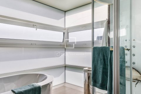 Villa de 5 dormitorios en venta en Barcelona, Cataluña, Spain № 8570 - foto 30