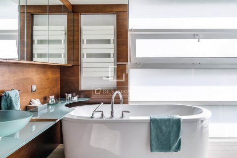 Villa de 5 dormitorios en venta en Barcelona, Cataluña, Spain № 8570 - foto 29