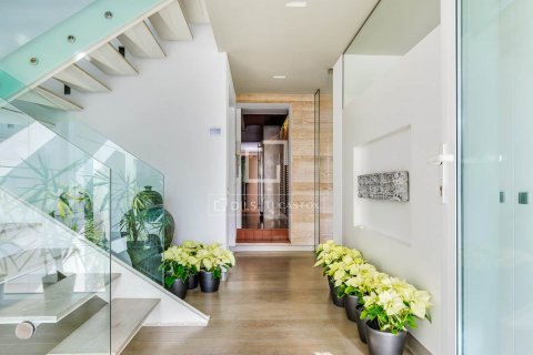 Villa de 5 dormitorios en venta en Barcelona, Cataluña, Spain № 8570 - foto 27
