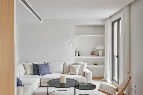 2 bedrooms apartment for sale in Barcelona, Catalonia, Spain № 8566 - photo 9