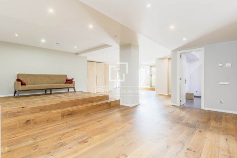 3 bedrooms apartment for sale in Barcelona, Catalonia, Spain № 8568 - photo 6