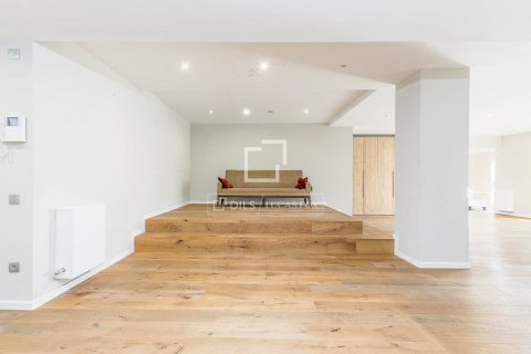 3 bedrooms apartment for sale in Barcelona, Catalonia, Spain № 8568 - photo 4
