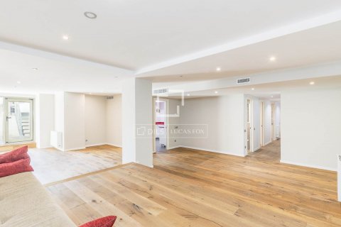3 bedrooms apartment for sale in Barcelona, Catalonia, Spain № 8568