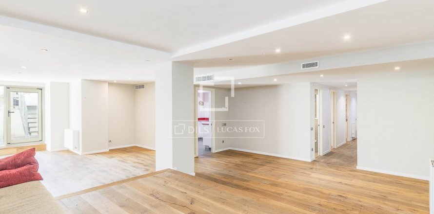 3 bedrooms apartment for sale in Barcelona, Catalonia, Spain № 8568