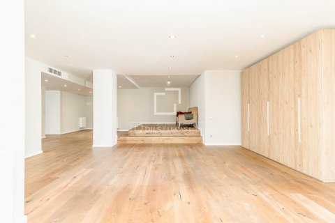 3 bedrooms apartment for sale in Barcelona, Catalonia, Spain № 8568 - photo 5