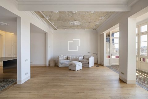 3 bedrooms apartment for sale in Barcelona, Catalonia, Spain № 8569