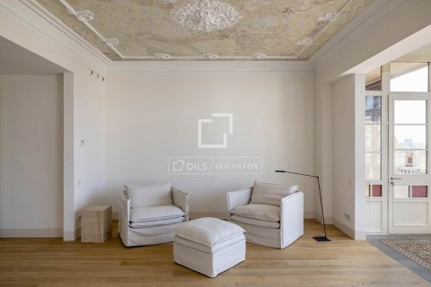 Купить квартиру в Барселона, Испания с 3 спальни, 183м², № 8569 - фото 2