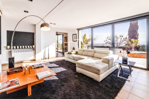 Finca de 4 dormitorios en venta en Sitges, Barcelona, Cataluña, Spain № 8572 - foto 3
